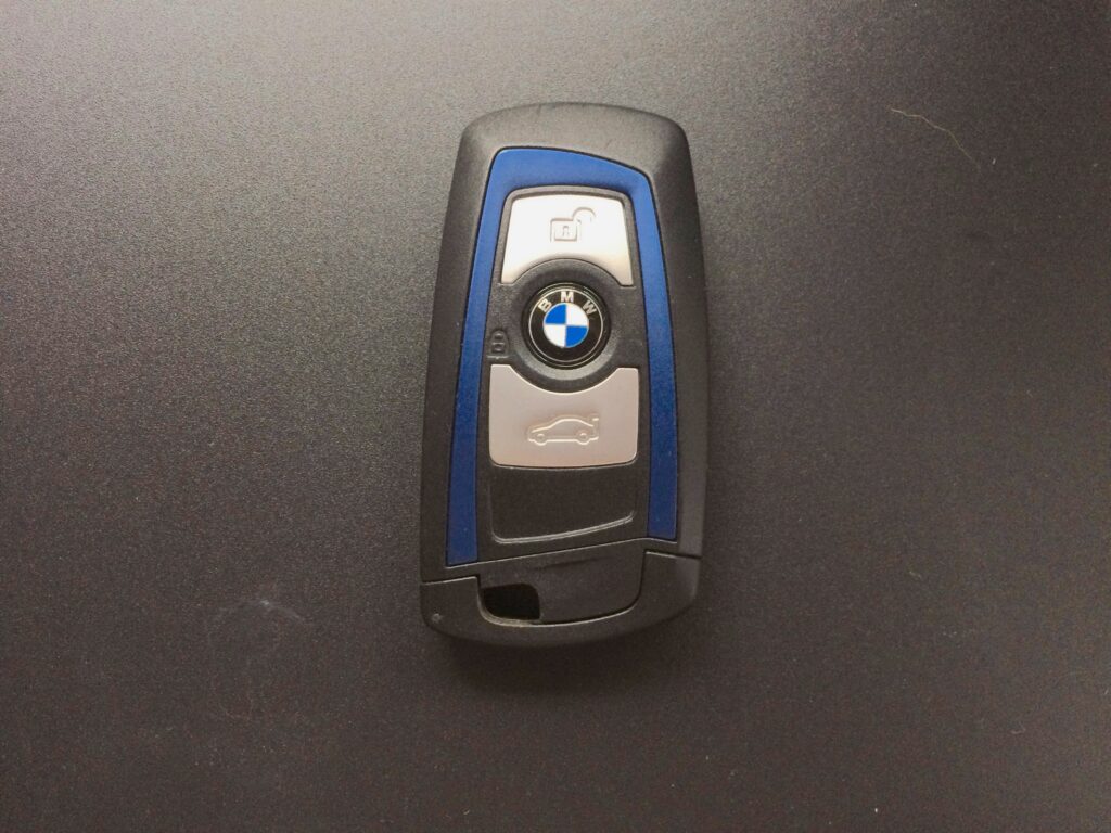 How to replace BMW 3 Series key fob battery